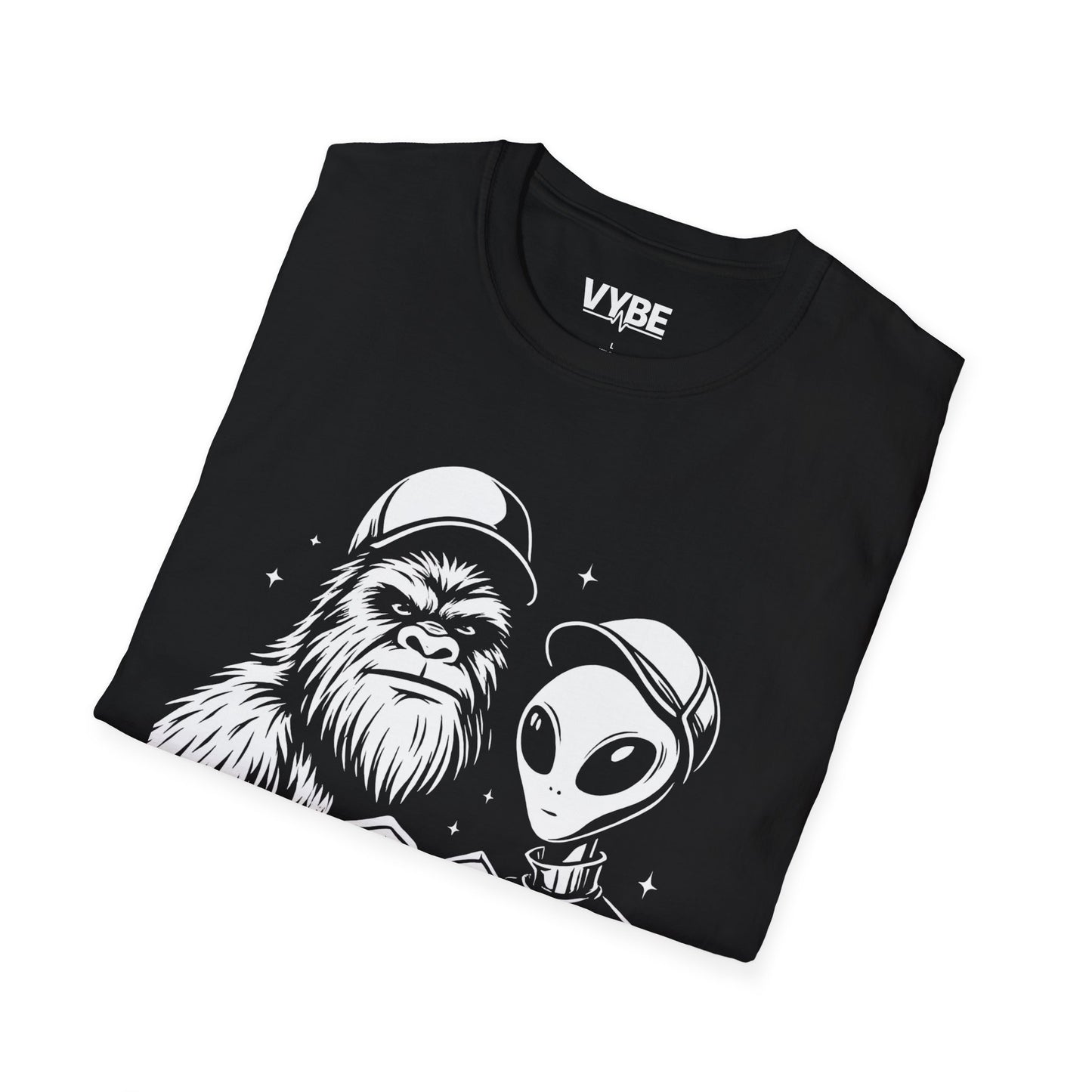 Funny- Yeti and Alien Love Graphic Tee - VYBE Shop