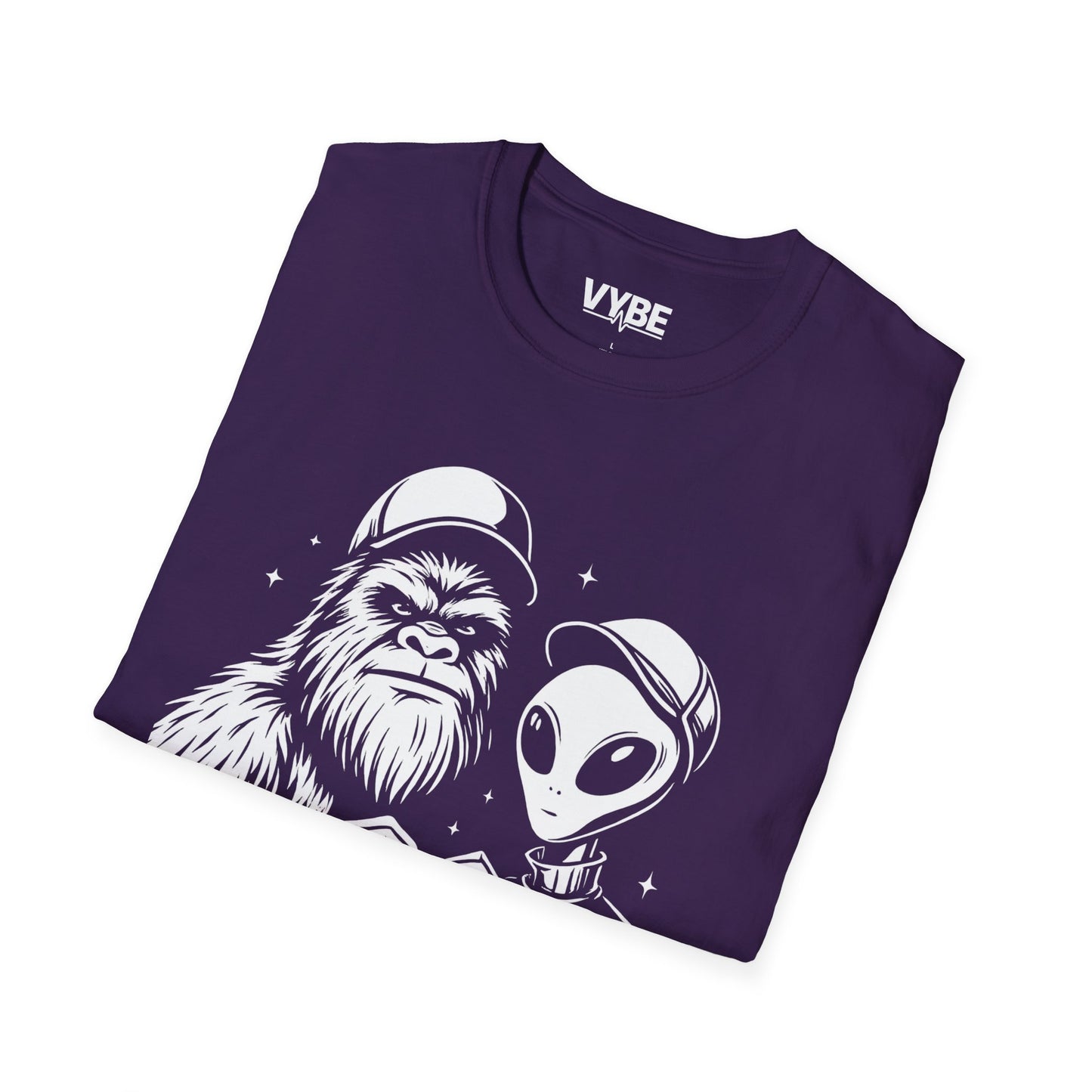 Funny- Yeti and Alien Love Graphic Tee - VYBE Shop