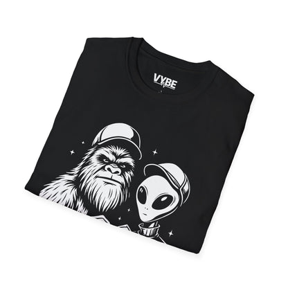 Funny- Yeti and Alien Love Graphic Tee - VYBE Shop